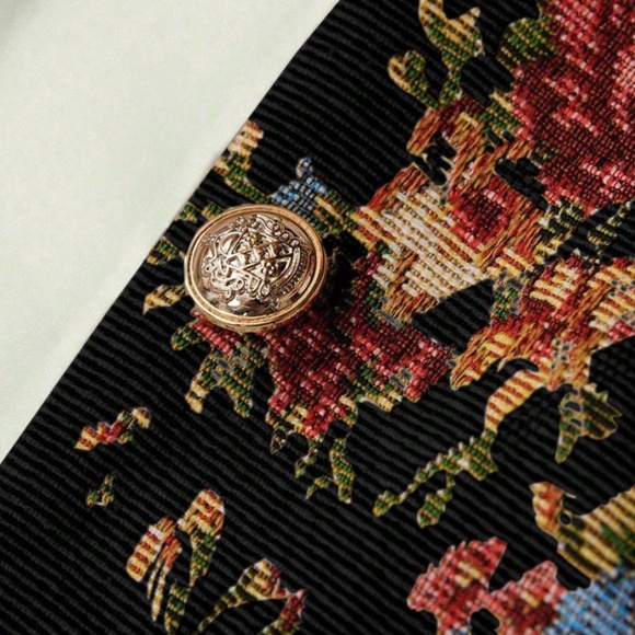 Classic Floral Tapestry Button Detail Jacket - Picture 4 of 11